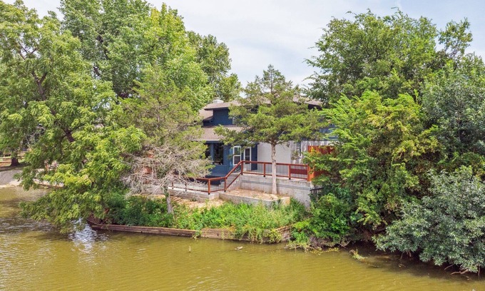 Central Oklahoma City House | 5BR Lake Home for Thanksgiving w/Hot Tub, Oven, and Laundry #LW