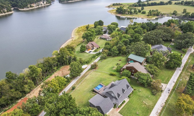 Springdale House | 5BR Lake Views with Heated & Chilled Pool & Hot Tub. Centrally Located