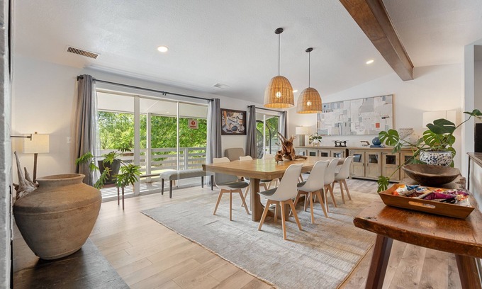 Central Oklahoma City House | 5BR Relaxation Haven Hot Tub Pool Table Fun M