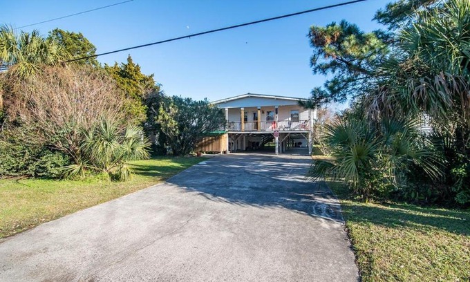 Litchfield by the Sea House | 5BR Scenic View 3 Minutes to the Beach