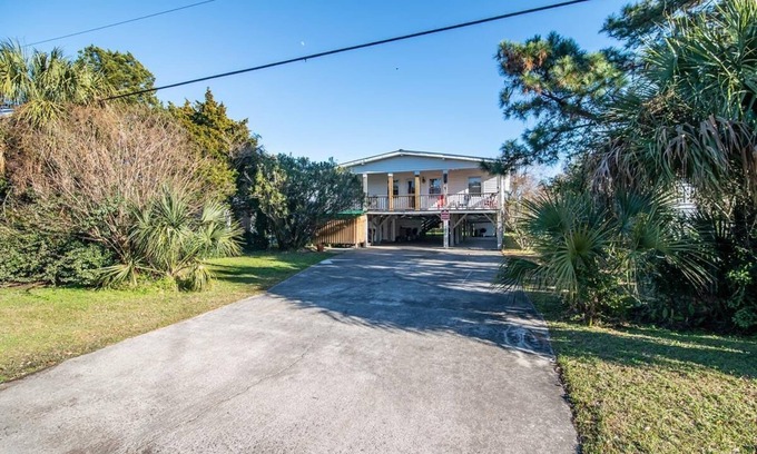 Litchfield by the Sea House | 5BR Scenic View 3 Minutes to the Beach