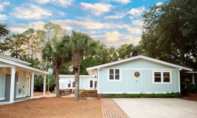 North Litchfield Beach House | 5BR, w/guest house, walk to beach, kid friendly