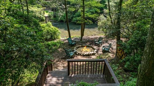 McCaysville House | 5br Waterfront Creek Home Hot Tub & Views