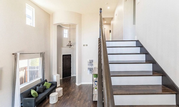 North Natomas House | 5BR within 10 min of Waterfront, Airport, Downtown Arena, Eatery, Trails & More!