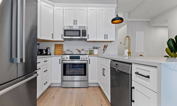 Columbus Park - Andrew Square House | 5BR3B Lux Home Walk to Subway Near Downtown