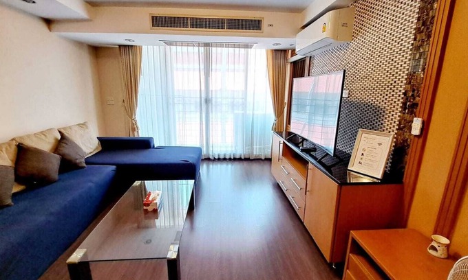 Khlong Toei Nuea Apartment | 5C - 2 Bedroom Downtown Apartment with shared Pool