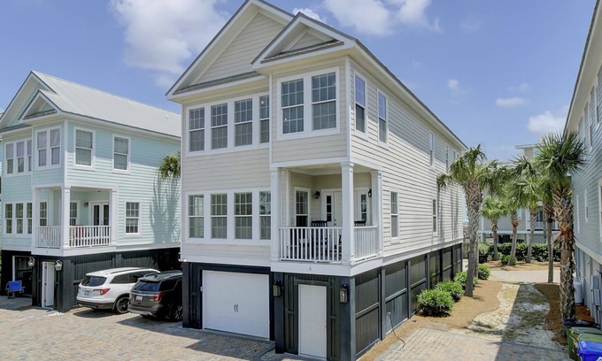 Isle of Palms House | 6 10th Avenue by AvantStay | Steps to the Beach | Pool | 2691 sqft