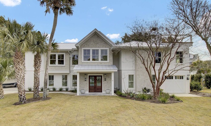 Isle of Palms House | 6 36th Avenue by AvantStay | Stunning Private Pool