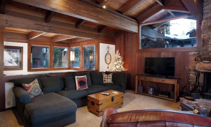 Tahoe Sierra Estates House | 6-8 Miles to Palisades|Alpine|Homewood|Walk to TC