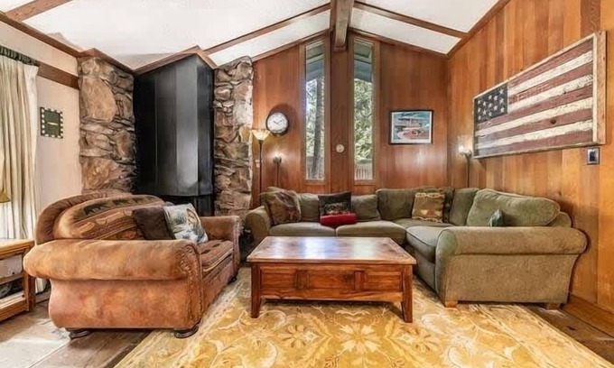 Tahoe Tavern House | 6-8 Miles to Palisades|Alpine|Homewood|Walk to TC