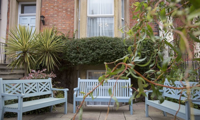 West Cliff Cottage | 6 ABBEY TERRACE, family friendly, character holiday cottage in Whitby