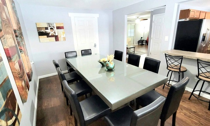 Dupont House | 6 bdrms-2 Kitchens-Patio & SUNROOM - Easy Access to Red Rocks and Downtown!