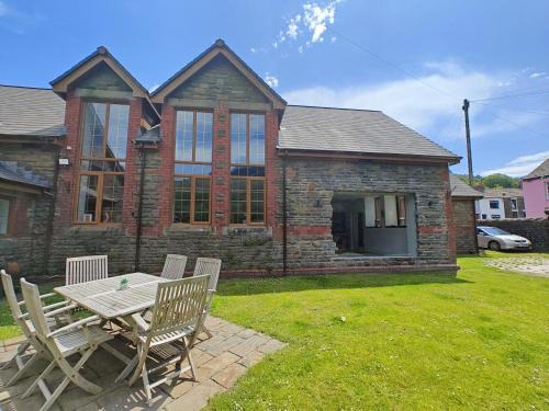 Blaencwm House | 6 Bed in Blaencwm oc-t32688