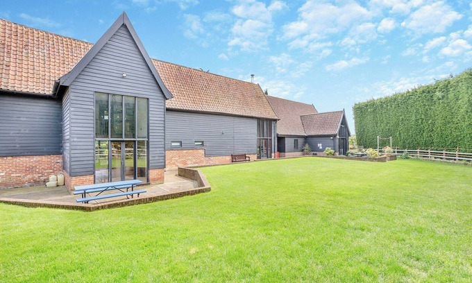 Stowmarket Cottage | 6 bedroom accommodation in Creeting St Peter, near Stowmarket