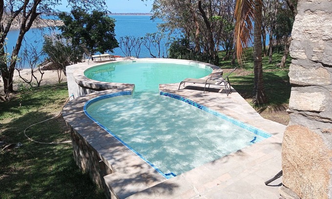 Siavonga Villa | 6 Bedroom Castle Siavonga min Four Guests