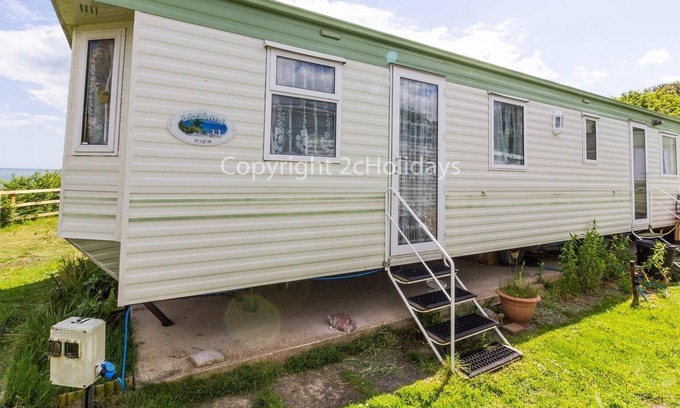 Corton House | 6 berth caravan with a full sea view at Azure Seas in Suffolk ref 32031AZ