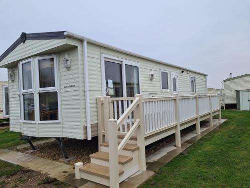 Ingoldmells Apartment | 6 Berth central heated on The Chase Roxburgh FREE WIFI