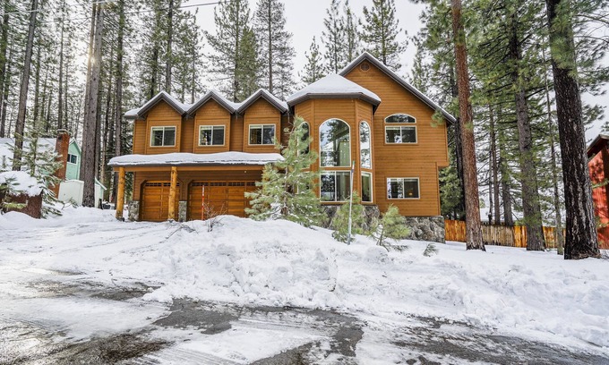 Tahoe Paradise Ski Chalet | 6 BR Lux Chalet-Hot Tub & Jetted Tub walking distance to Tesla charging station.
