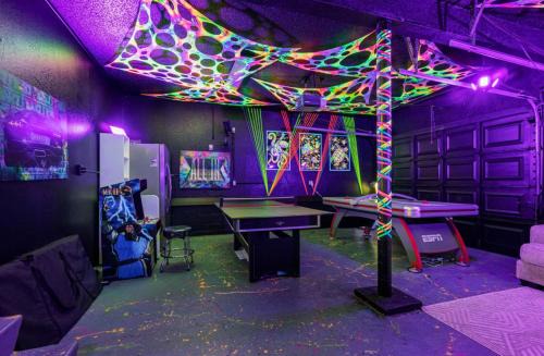 Largo Villa | 6 BR Waterfront Retreat Heated Pool and Game Room