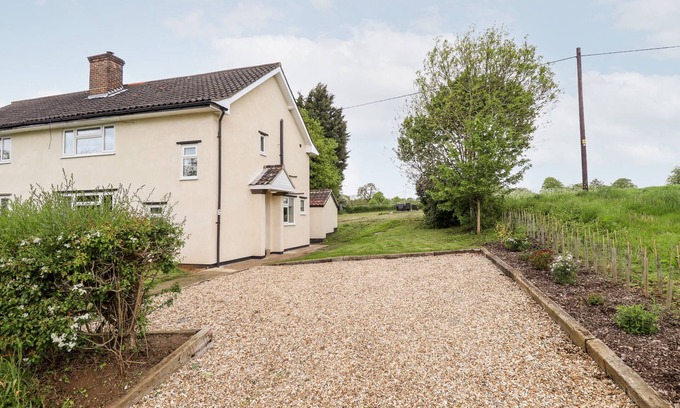 Gainsborough Cottage | 6 HILLSIDE COTTAGES, pet friendly in Kirton-In-Lindsey