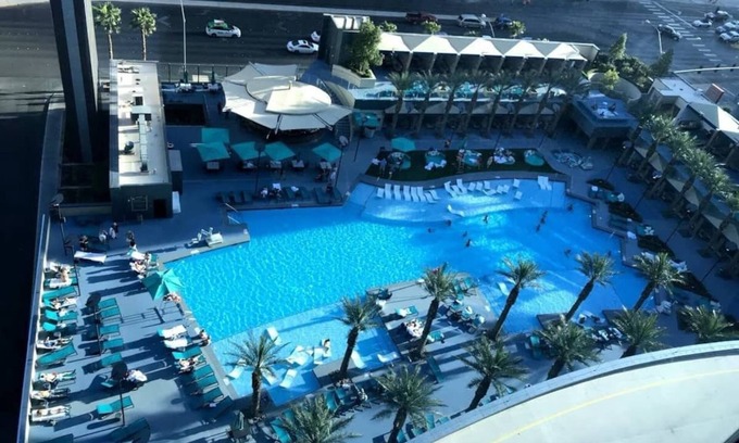 Las Vegas Resort | #6 Hilton Elara Las Vegas : Mid-Strip, Close to Bellagio fountains