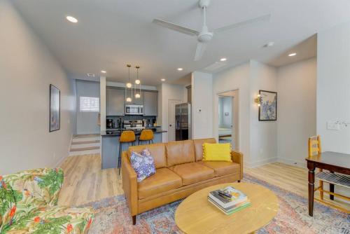 Columbia House | 6 King BR-Across from Township