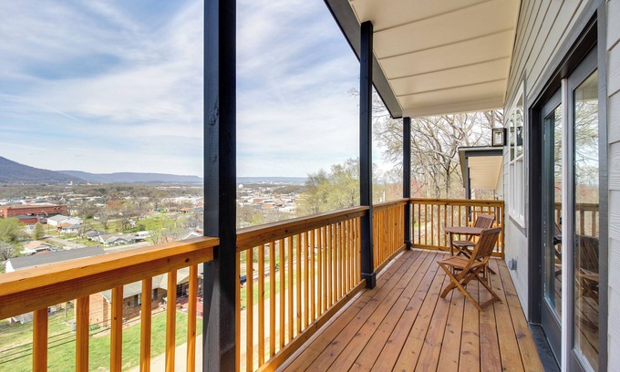Rossville House | 6 Mi to Chattanooga: Home w/Balcony & Dtwn Views!