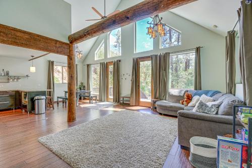 Iron Springs House | 6 Mi to Mt Union Peaceful Cabin with Deck