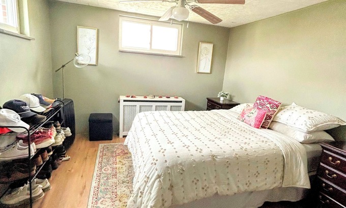 O'Hara Township House | 6 MINUTES FROM OAKMONT CC! 3-bed 2-bath! front and back porch! BBQ! Quite!