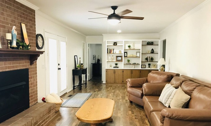 Cullman House | 6 minutes to I-65, Ave Maria Grotto, Blessed Sacrament Shrine, Smith Lake Park