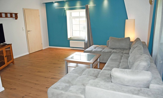 Altefaehr Apartment | 6-room vacation apartment Sassnitz with beautiful park view - Holiday apartments on Rügen