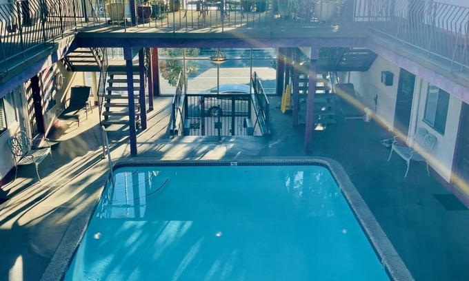 Riverside Rancho Apartment | 60's Modern, Mountain Views, Pool, Near Studios and All L.A. Attractions! Apt 15