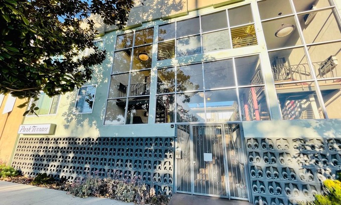 Riverside Rancho Apartment | 60's Modern, Pool View, Near Studios, Zoo and All L.A. Attractions