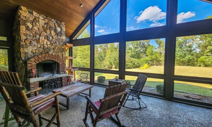 Upatoi House | 6000 sq ft home with Private Pool and Hot Tub, sleeps 16 - 16 Acres