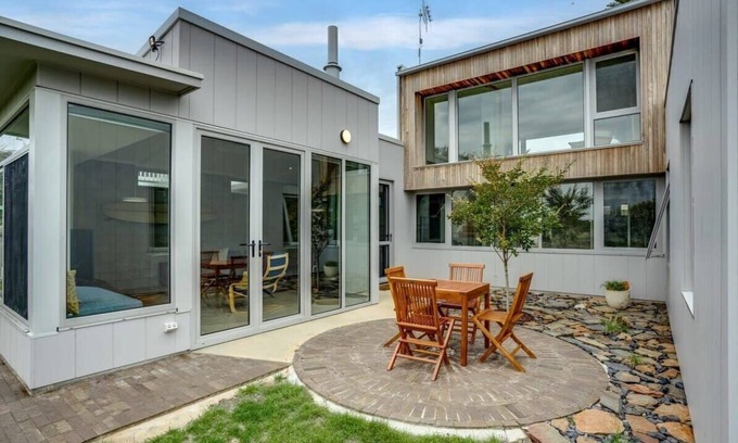 Middleton House | 62 Newell Ave Middleton