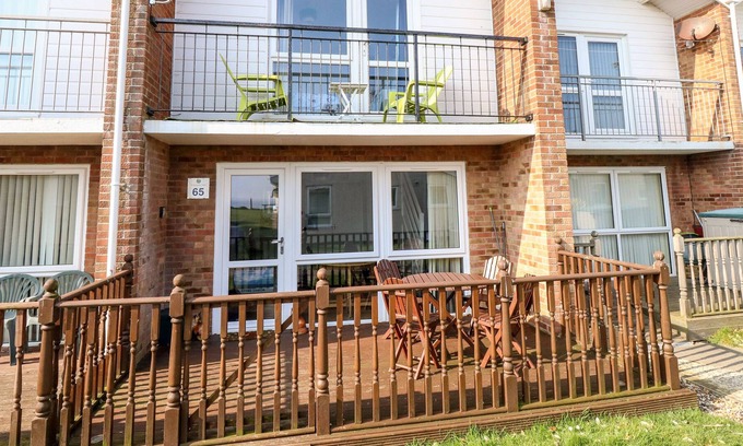 Corton Cottage | 65 WATERSIDE PARK, pet friendly, country holiday cottage in Corton