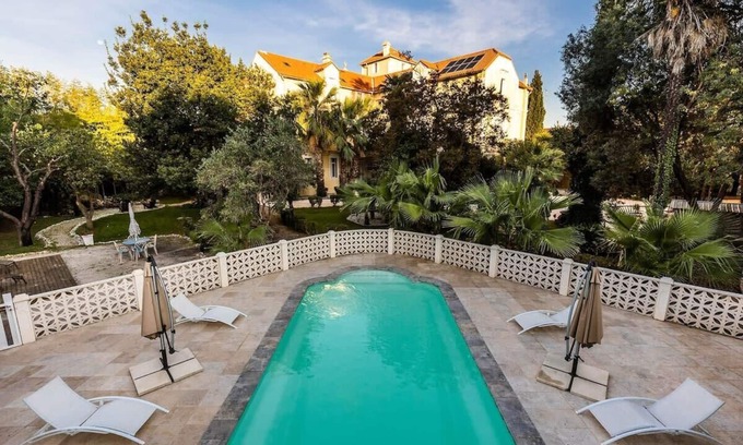 Bas-Vernet Apartment | 66C2 : Unique: apartment for 6 in a castle with pool