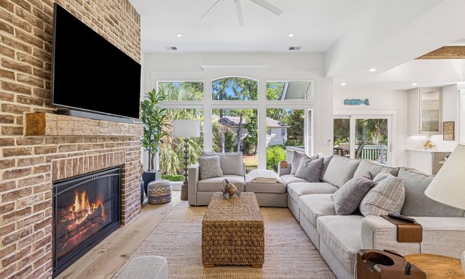 Sea Pines House | 67 Shell Ring Road @ Sea Pines | Lagoon Views | Modern Retreat