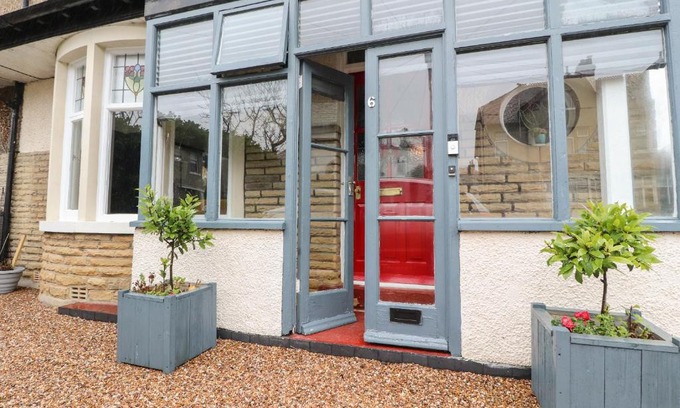 Bare Apartment | 6A Elms Road