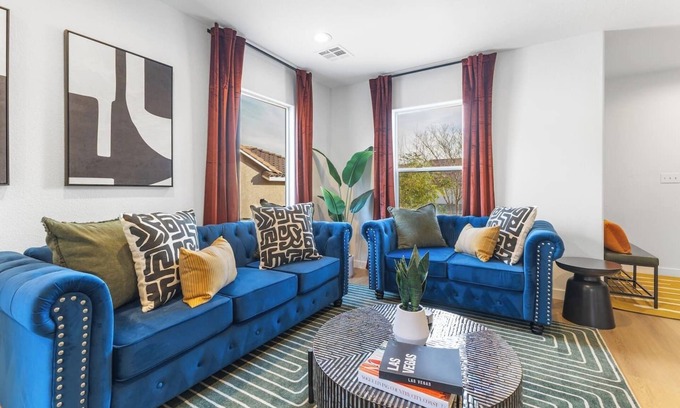 MacDonald Highlands House | 6BDRM Amazing NEON Game Room+Heated Pool -NEW-