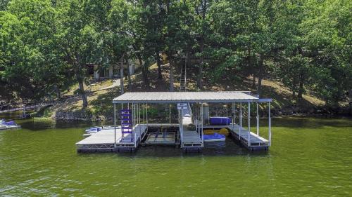 Linn Creek House | 6bedrooms, ramp boat dock slips water toys, nice cove area