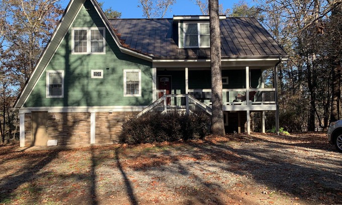 Reed Creek House | 6BR/4.5BA lakefront house with private dock - sleeps 14+