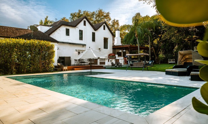 Northeast Miami Villa | 6BR King Bed, Pool with Huge Yard