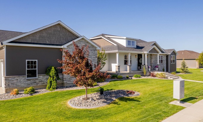 Powell House | 6BR Luxury Home w/Theatre, Sports Court & Only 20min from Cody