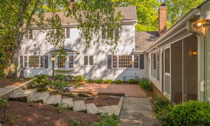 Lookout Mountain House | 7 bdrm 23ppl~Firepit~ Lookout Mtn~4miles Dwntwn Chatt 4 acres