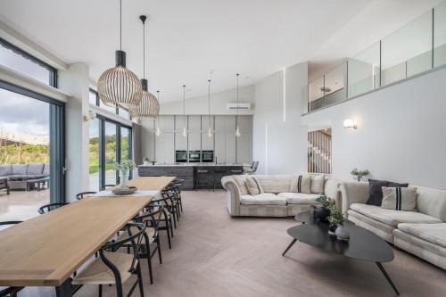 Barnstaple House | 7 Bed in Marwood oc-w32673