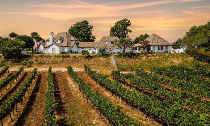 Temecula House | 7 BR/5.5 bath PERMITTED TEMECULA WINE COUNTRY VACATION RENTAL