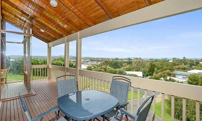 Encounter Bay House | 7 Harpoon Ave - Lovely Sea Views Across Encounter Bay