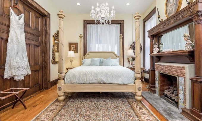 Westside North Villa | ★ 7 Lux King Beds ★ Walk to Downtown ★ Regal ★