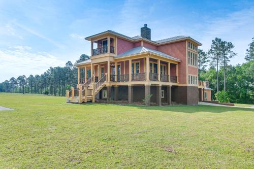Irwinville House | 7 Mi to Downtown Fitzgerald Spacious Home with Deck